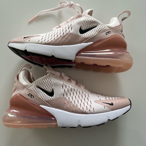 Nike Women's Air Max 270 - NWT - Picture 4 of 8